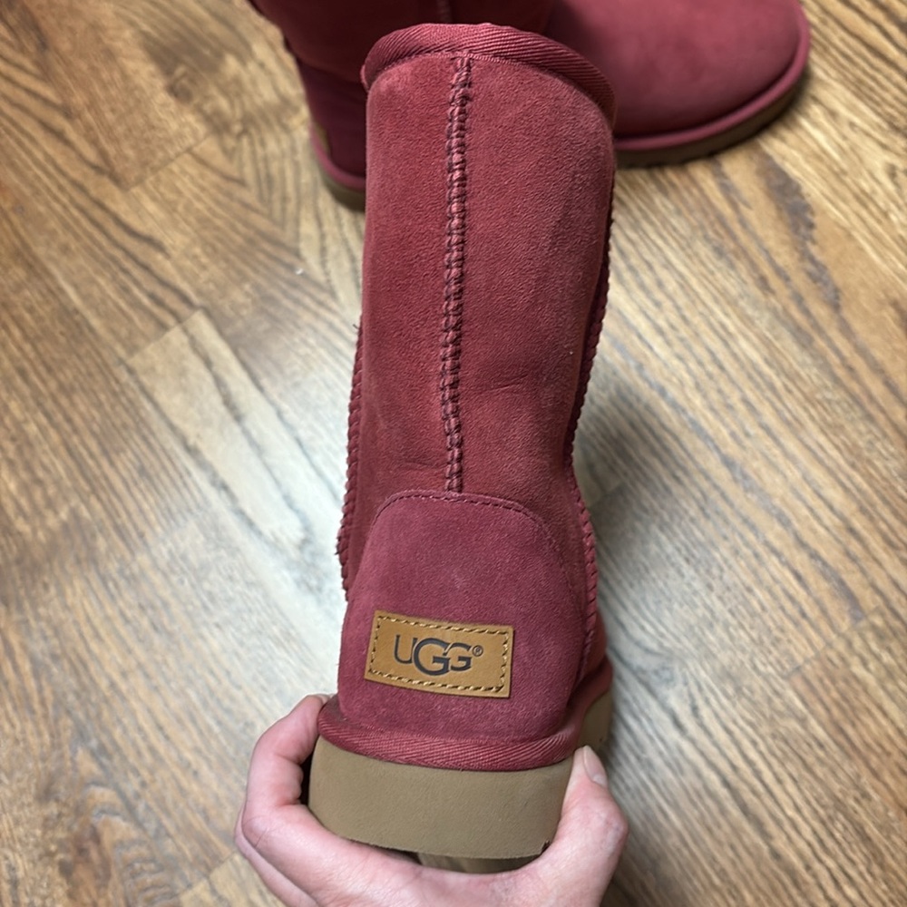 Classic Short UGG - Picture 2 of 10